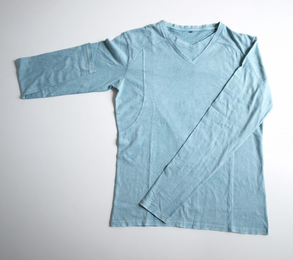 Tshirt grande taille avec double col V, bords francs et délavage