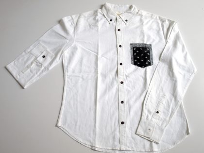 Chemise en coton oxford avec impression digitale sur la poche.